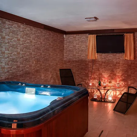Гостевой дом Wellness Palice Йиндржихув-Градец